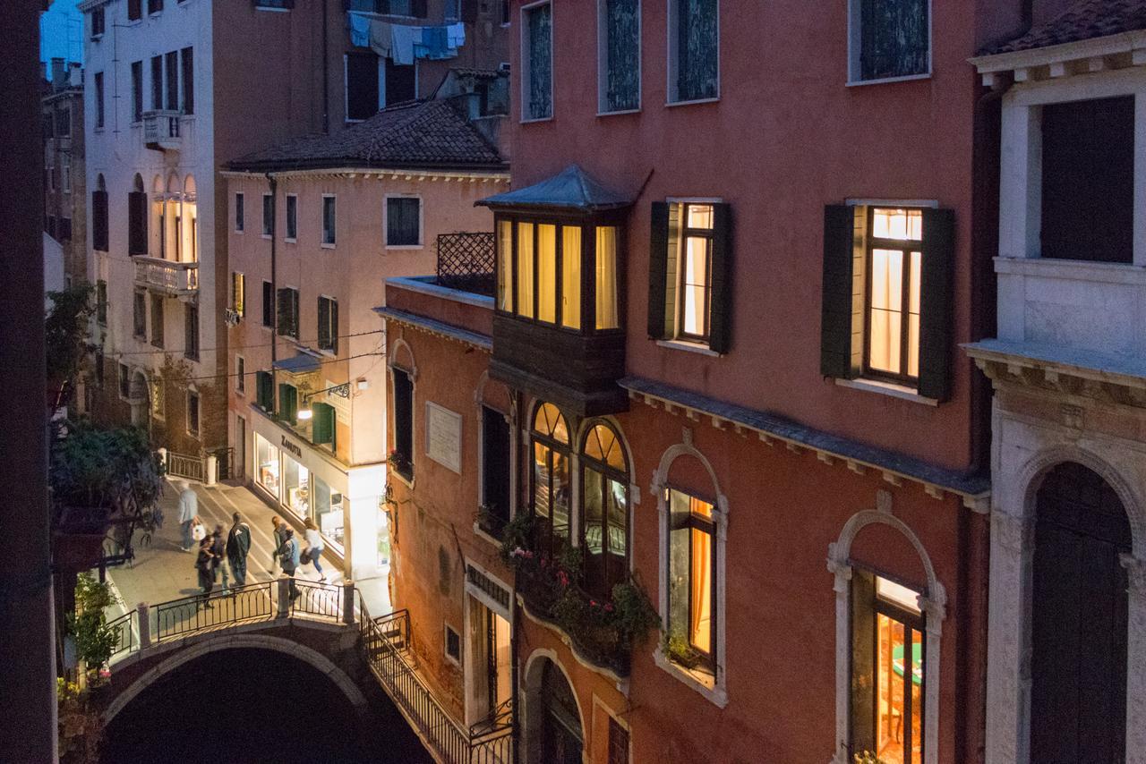 Rialto Bridge Big With Lift By Lionhost *